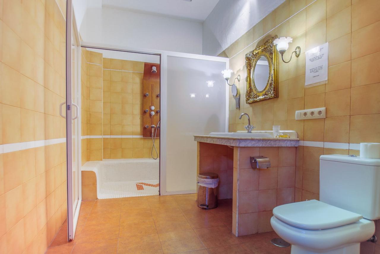 Hostal Nuevo Milan I San Clemente  Bagian luar foto